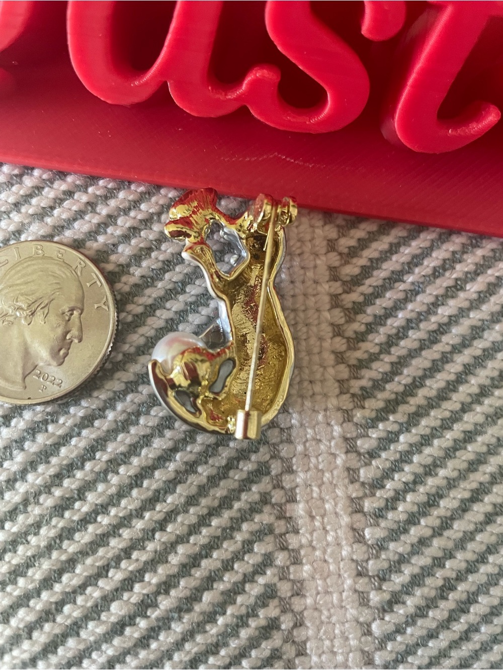 💥NWOT-Elegant Silver Cat Brooch with Pearl and Crystal Accent - Picture 8 of 9